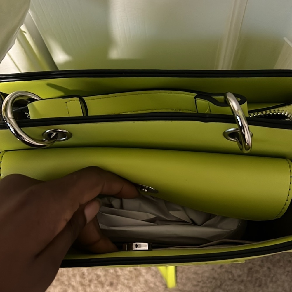Steve Madden Bevelyn Satchel in Cyber Lime
No longer has tags - Picture 2 of 4